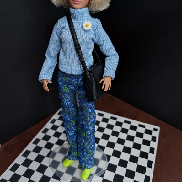 2025 Custom Restyled Dr. Who Ruby Sunday Petite Articulated MTM Barbie - Picture 8 of 8